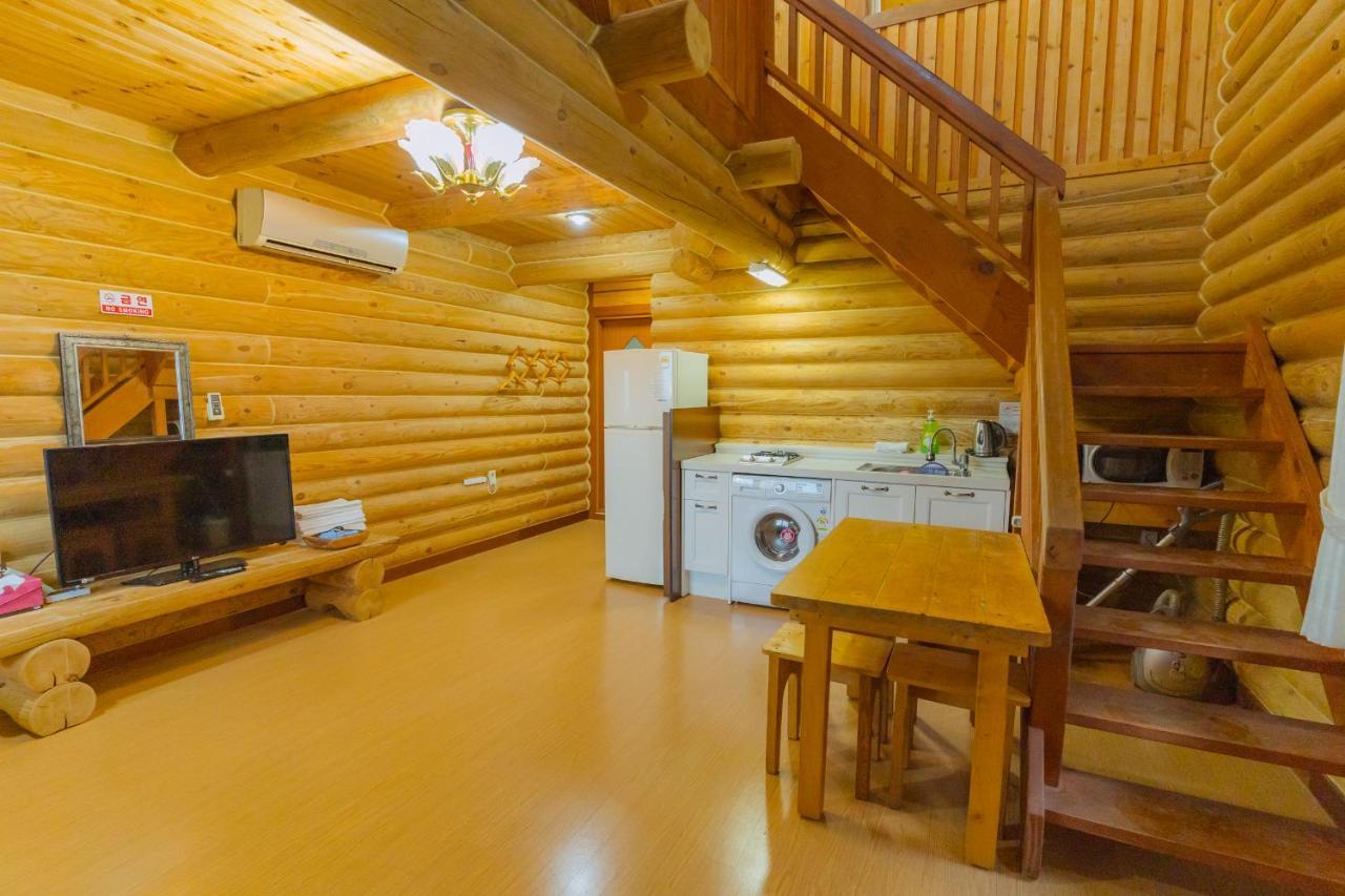 Jungmun Log Pension & Resort Seogwipo Exterior foto