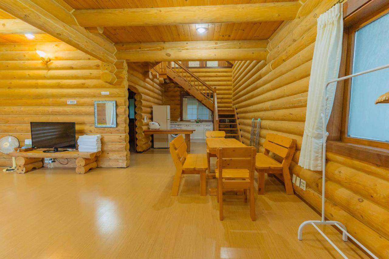 Jungmun Log Pension & Resort Seogwipo Exterior foto