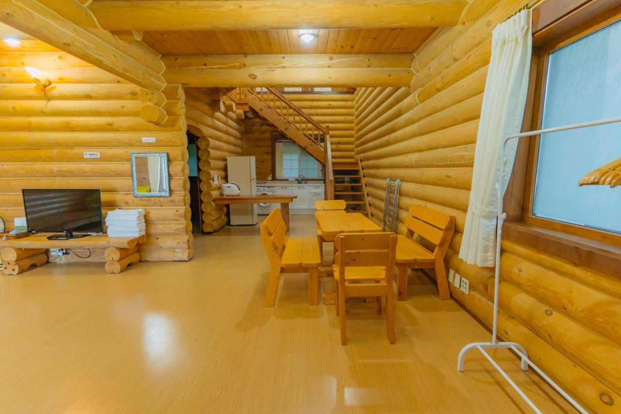 Jungmun Log Pension & Resort Seogwipo Exterior foto