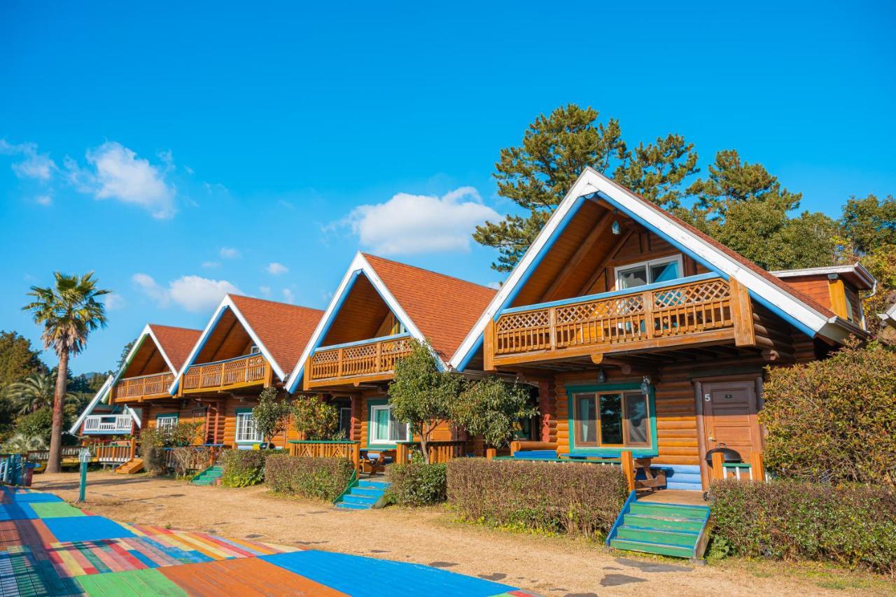 Jungmun Log Pension & Resort Seogwipo Exterior foto