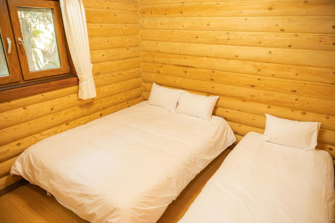 Jungmun Log Pension & Resort Seogwipo Exterior foto