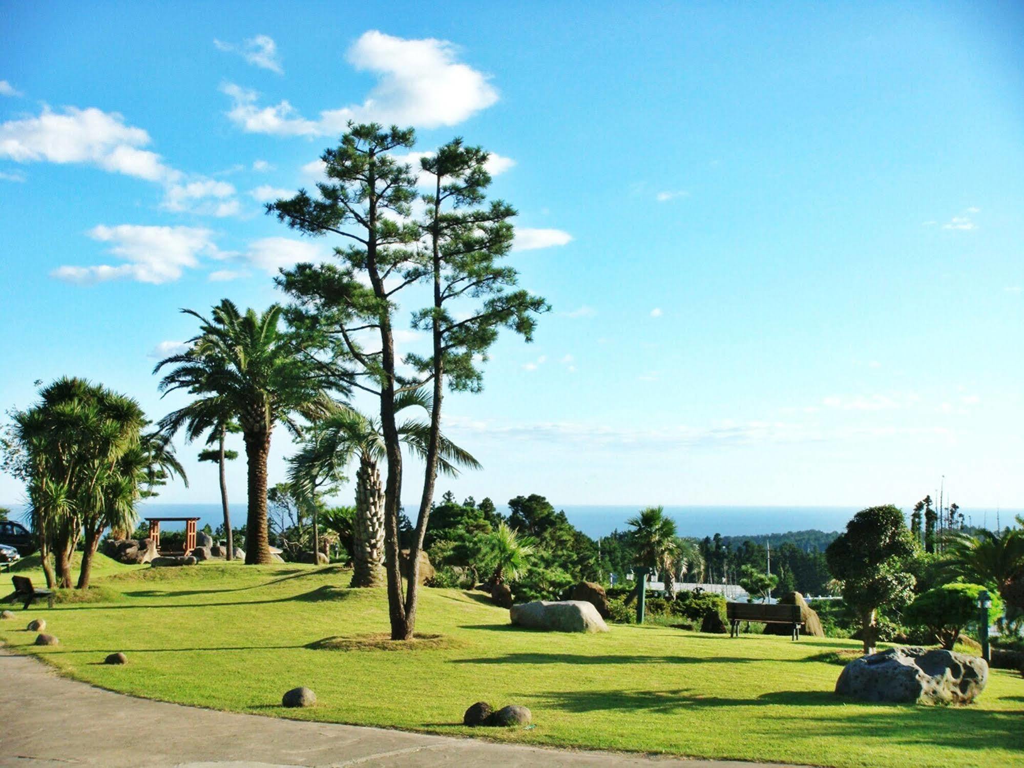 Jungmun Log Pension & Resort Seogwipo Exterior foto