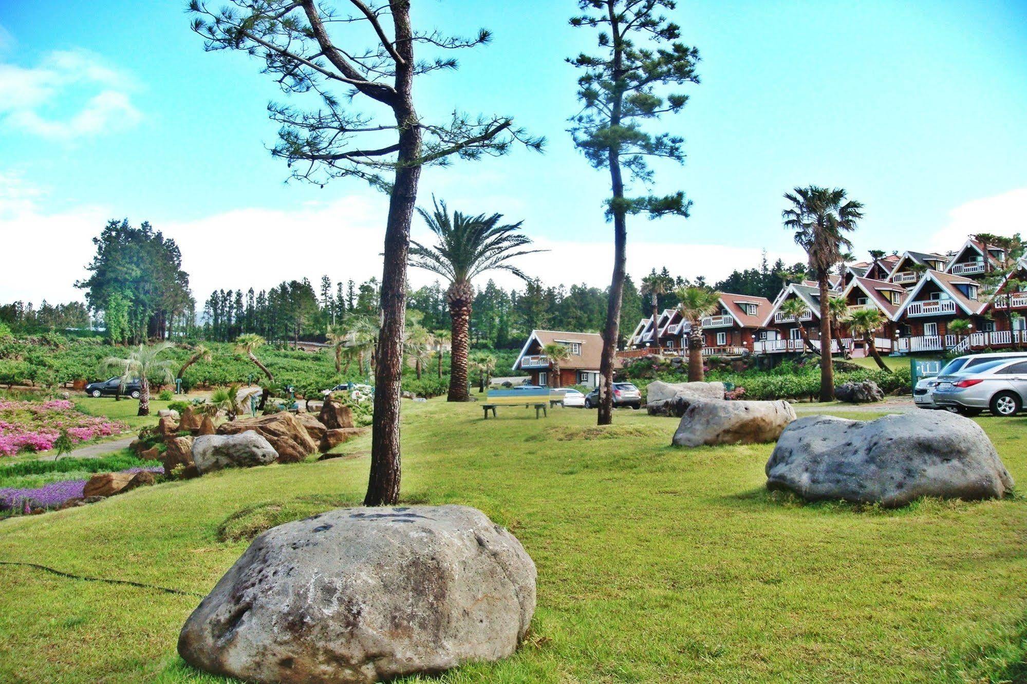 Jungmun Log Pension & Resort Seogwipo Exterior foto